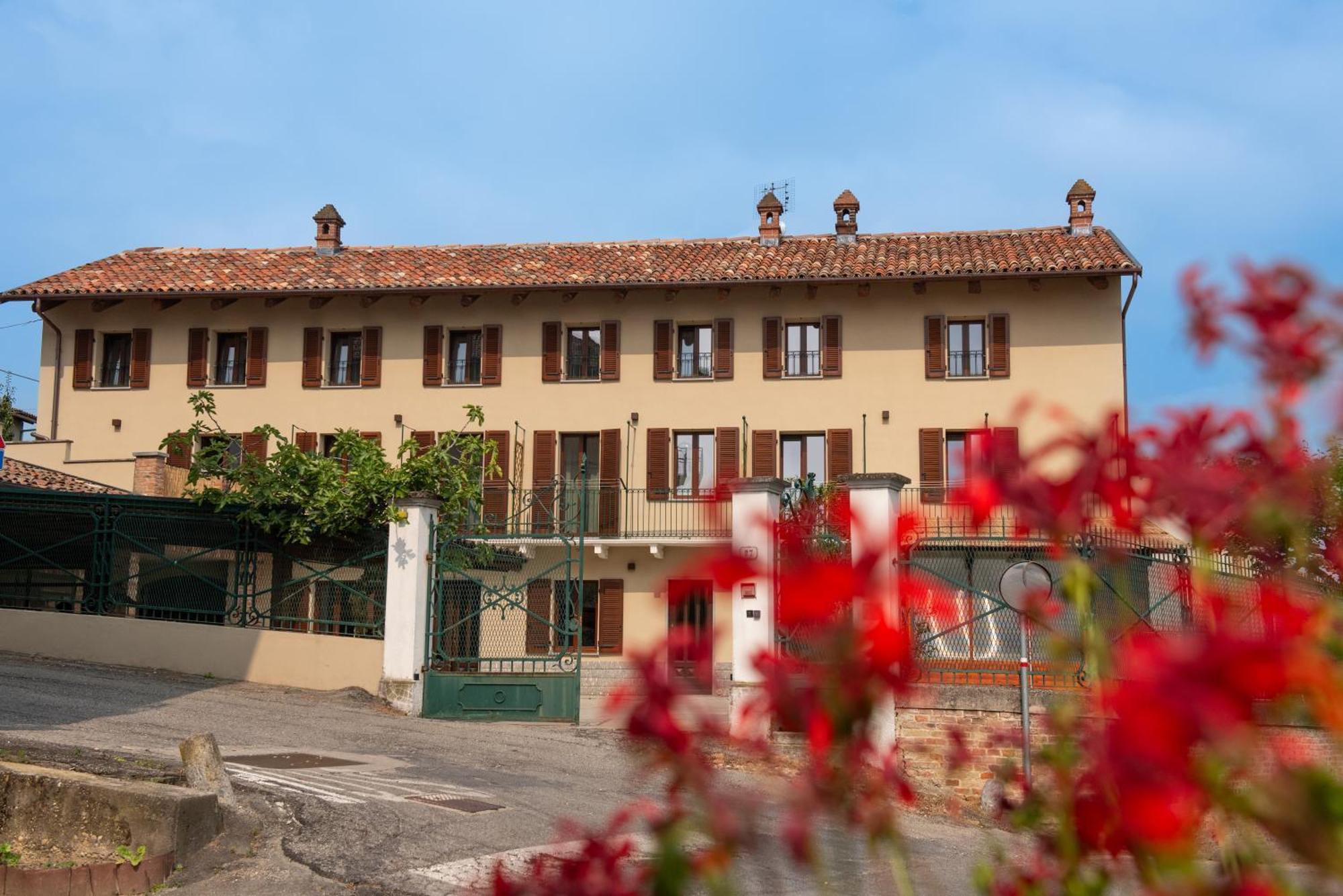 Hotel Byvigin Magliano Alfieri Esterno foto